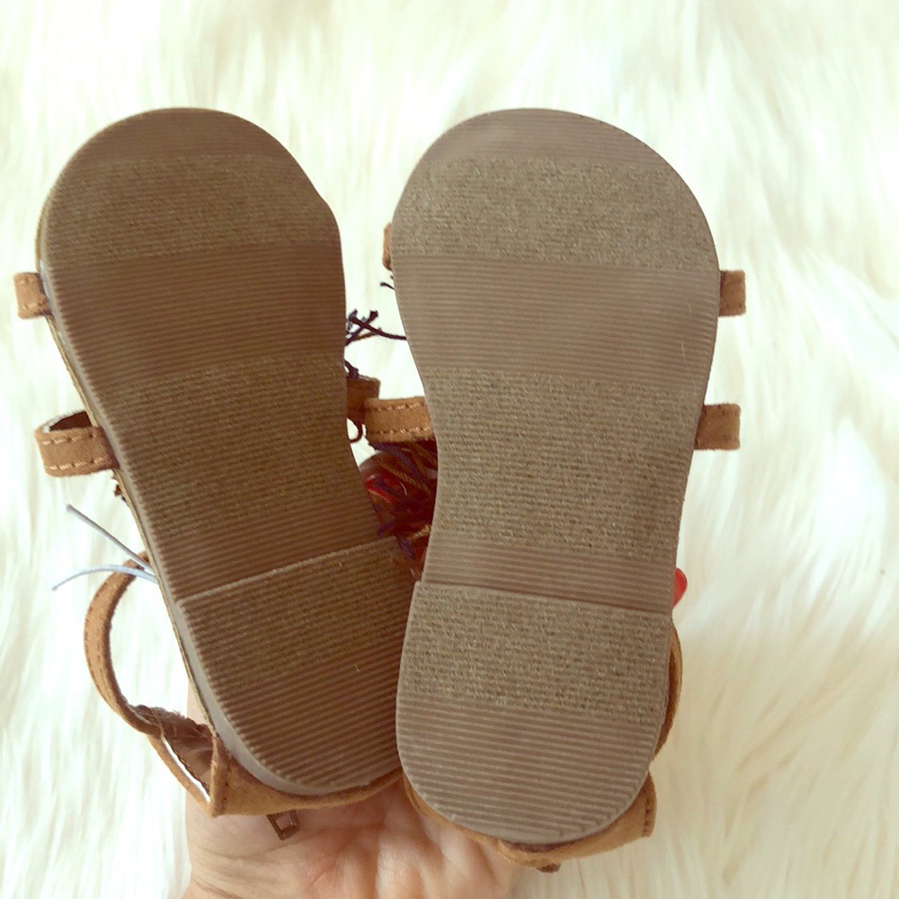 Old navy sandals - Picture 2 of 6